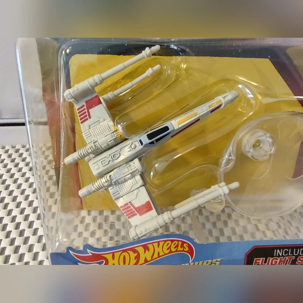 Hot Wheels Starships X-Wing Fighter Red Five Star Wars Die-Cast NWT Disney